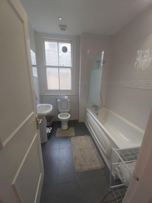 London Zone 2, Easy Travel Apartment Bagian luar foto